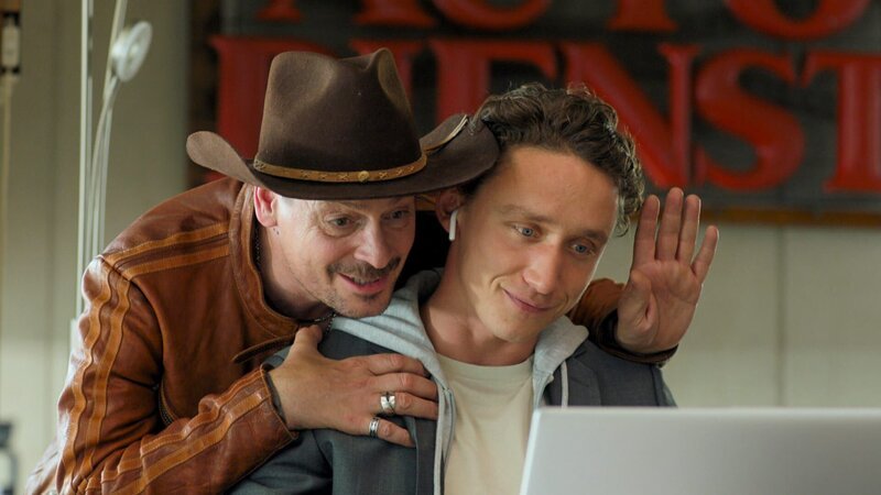 L-R: Richie Moosleitner (Fritz Karl), Michael Moosleitner (Aaron Friesz). – Bild: ORF/Epo Film L-R: Richie Moosleitner (Fritz Karl), Michael Moosleitner (Aaron Friesz). – Bild: ORF/Epo Film