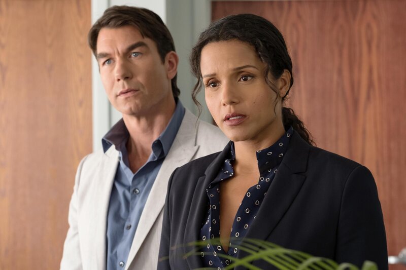 Harley Carter (Jerry OConnell, l.) und Detective Sam Shaw (Sydney Tamiia Poitier, r.) – Bild: RTL /​ Sony Pictures Entertainment