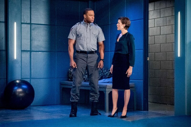 John Diggle (David Ramsey) und Lyla Michaels (Audrey Marie Anderson) +++ – Bild: RTL /​ Warner Bros. Entertainment