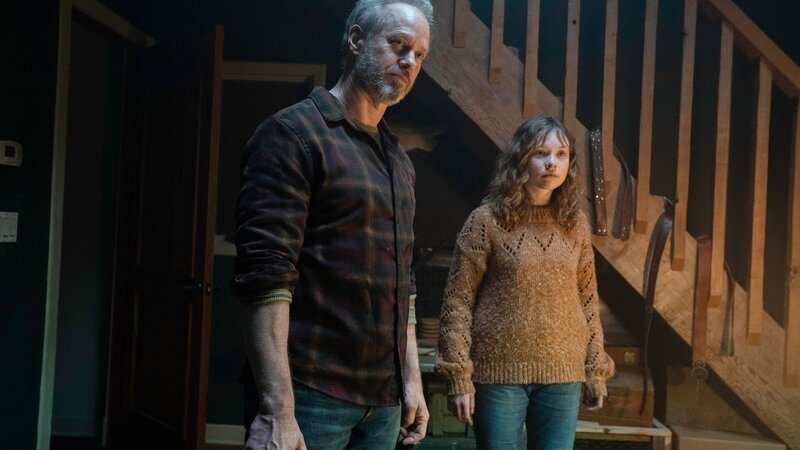 Raphael Sbarge as Ed, Zoe Colletti as Dakota – Bild: AMC Film Holdings LLC