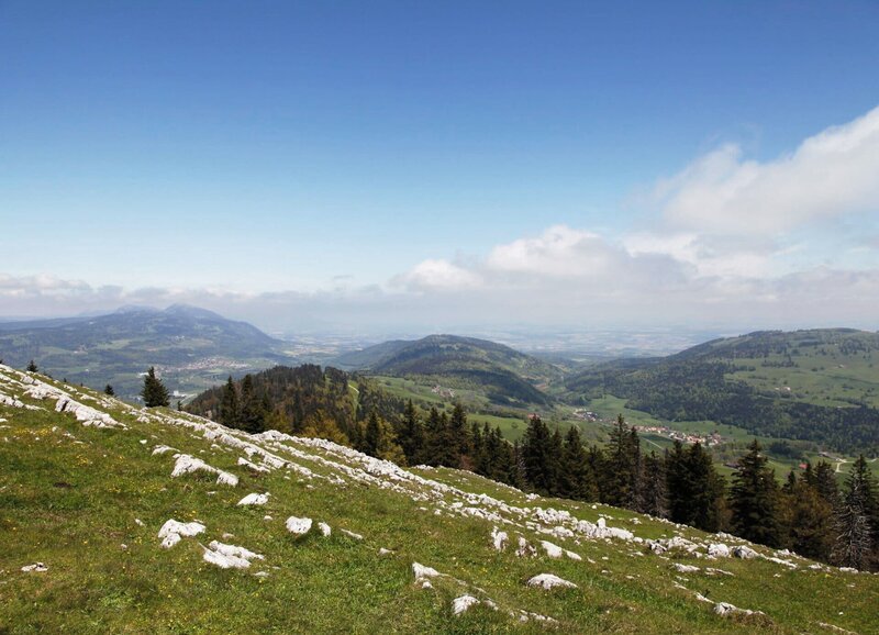 SRF bi de Lüt Wunderland Staffel 2, Episode 7 Aussicht vom Dent de Vaulion – Bild: SRF