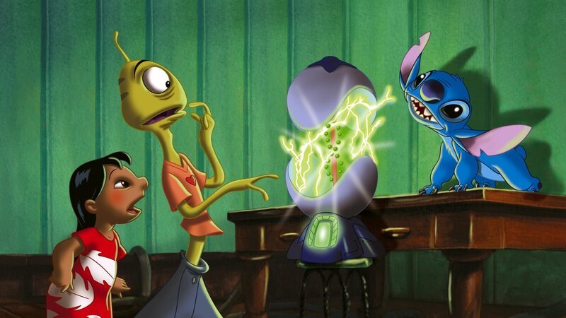 v. li. n. re.: Lilo, Pleakley und Stitch. – Bild: Courtesy of Disney+