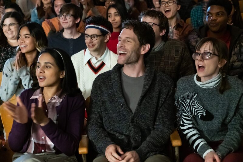 (v.l.n.r.) Grace (Sari Arambulo); Sarika Sarkar (Aparna Brielle); Marcus Kasperak (Nick Peine); Jack Griffin (Glenn Howerton); Heather (Allisyn Ashley Arm) – Bild: Universal Television LLC