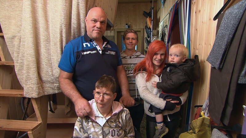 Familie Mohs, v.l.: Hartmut, Yvonne, Pascal und Jana mit Sohn Fabian. – Bild: RTL II