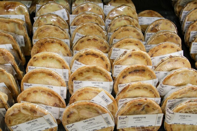 Truthahn-Pie im „Bidgood’s Grocery Store“. – Bild: ORF/​Warner/​The Travel Channel