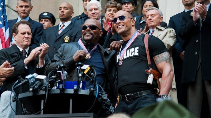 Danson (Dwayne Johnson, re.) und Highsmith (Samuel L. Jackson, li) sind die beiden besten Cops der Stadt. – Bild: Columbia TriStar Marketing Group, Inc. Danson (Dwayne Johnson, re.) und Highsmith (Samuel L. Jackson, li) sind die beiden besten Cops der Stadt. – Bild: Columbia TriStar Marketing Group, Inc.