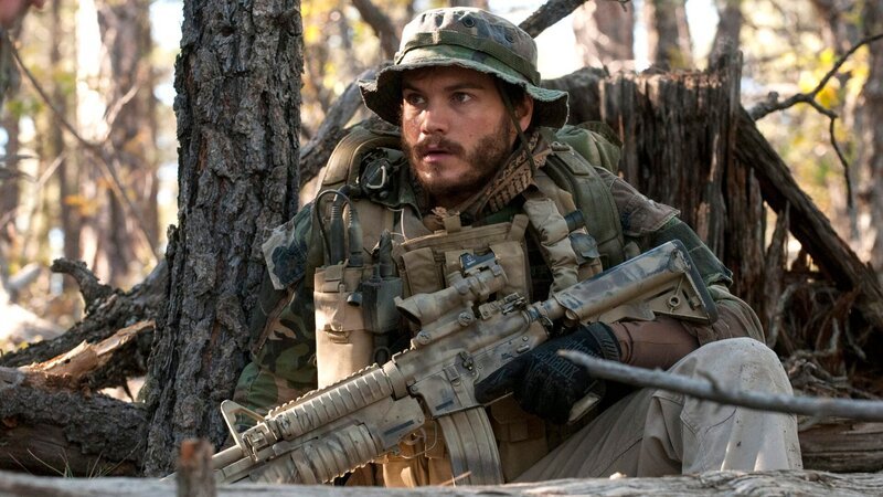 In Afghanistan gehen vier US-Soldaten durch die Hölle … (Foto: Emile Hirsch) – Bild: RTLZWEI In Afghanistan gehen vier US-Soldaten durch die Hölle … (Foto: Emile Hirsch) – Bild: RTLZWEI