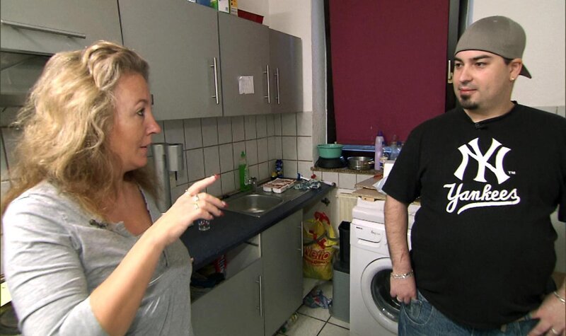 Zwischen Tauschmutter Andrea und Christoph, Jennifers Mann, herrscht keine Einigkeit. – Bild: RTL II