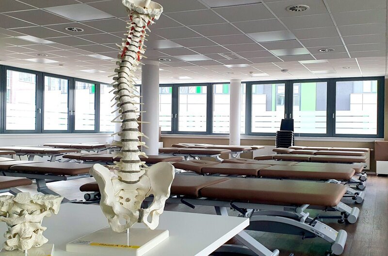 Fachschule oder Hochschulstudium? Über die richtige Physio-Ausbildung wird seit Jahren gestritten. – Bild: SWR/Katarina Schickling Fachschule oder Hochschulstudium? Über die richtige Physio-Ausbildung wird seit Jahren gestritten. – Bild: SWR/Katarina Schickling