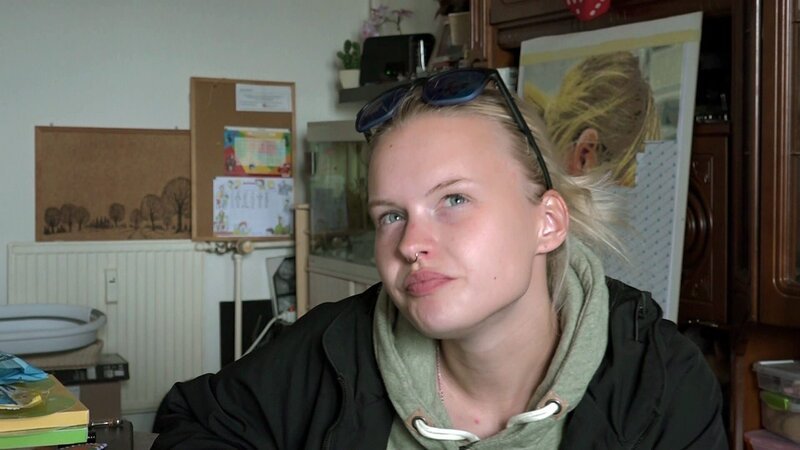Cindy ist enttäuscht: Ihr Treffen mit Schwester Jasmin fällt aus. – Bild: RTLZWEI