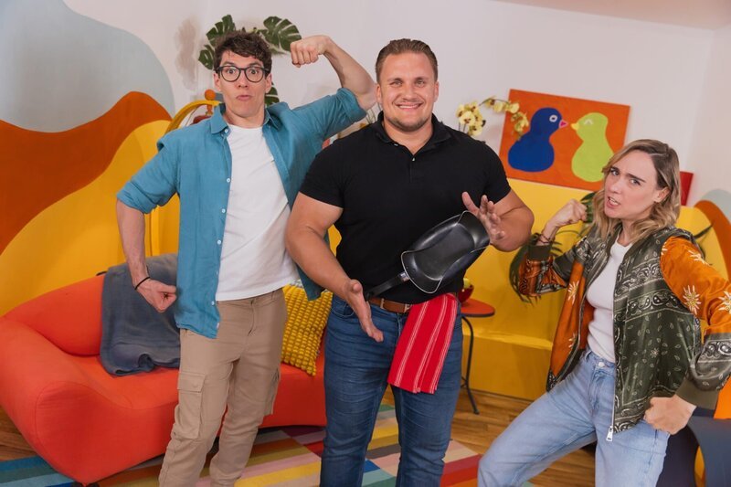 Eine Bratpfanne einfach mal verbiegen. Strongman Matthias kann es! – Bild: ZDF/​Nadia Gerstl
