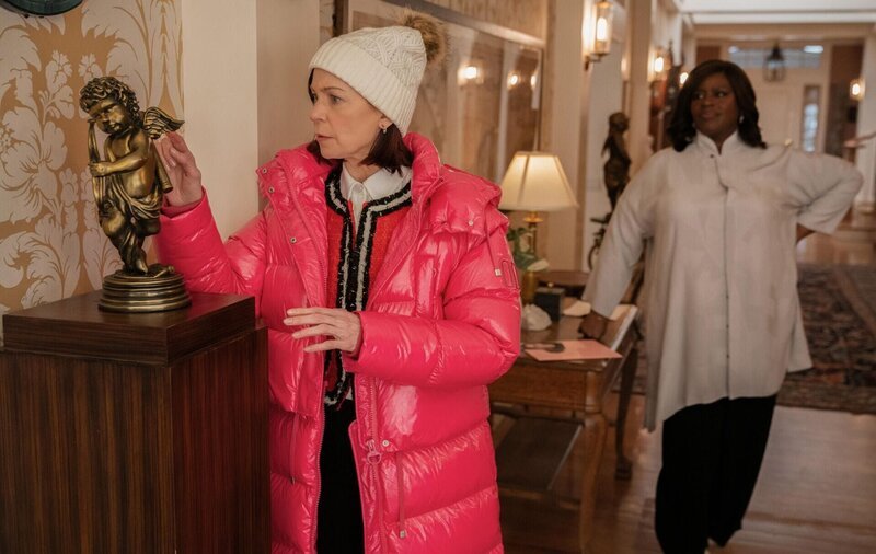 (L-R): Carrie Preston als Elsbeth Tascioni und Retta als Margo Clarke – Bild: Sat.1