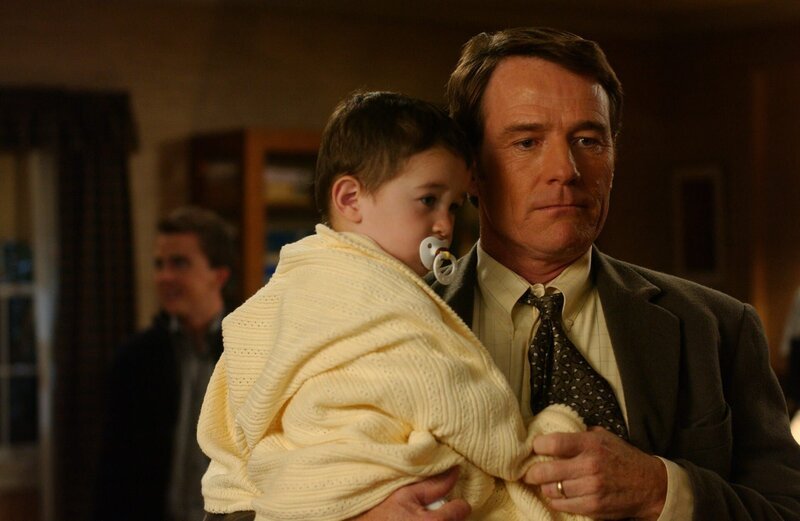 Hal (Bryan Cranston, r.) will seinem Nachbarn eines auswischen … – Bild: ViacomCBS