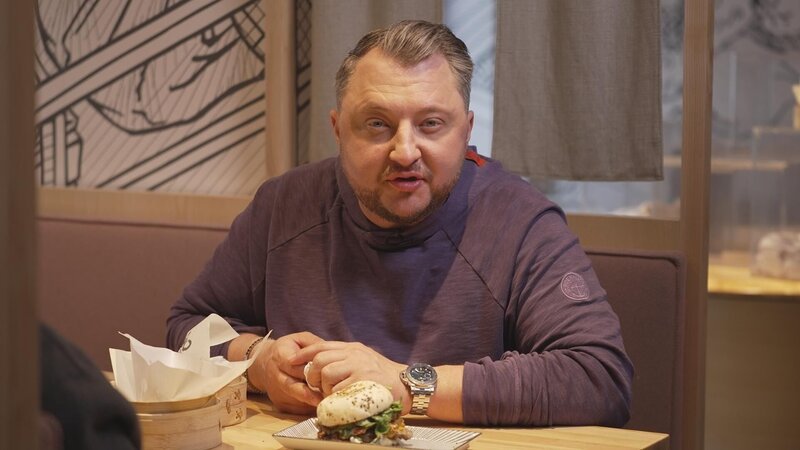 Sebastian Lege auf Berliner Burgertour – Bild: RTL /​ Der perfekte Burger