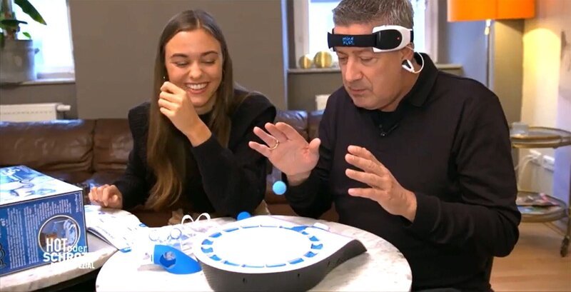Joachim Llambi und Katharina Llambi testen „Mindflex“. – Bild: RTL /​ Hot oder Schrott – Promi Spezial