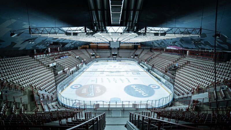 Im norwegischen Gjovik entsteht für die Olympischen Winterspiele 1994 ein ganzes Stadion im Untergrund. – Bild: Phoenix Television