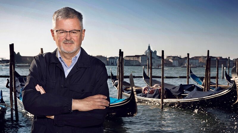 Europa ist der zweitkleinste Kontinent auf dem Planeten, aber er besitzt besonders viele Welterbestätten: Von Venedig und seinen Lagunen über die Ufer der Seine bis zur Völklinger Hütte und dem immateriellen Welterbe Orgelbau. – Bild: phoenix/​ZDF