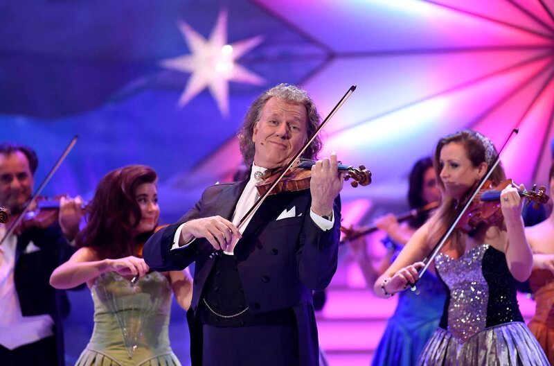 Andre Rieu mit Orchester. – Bild: Dominik Beckmann