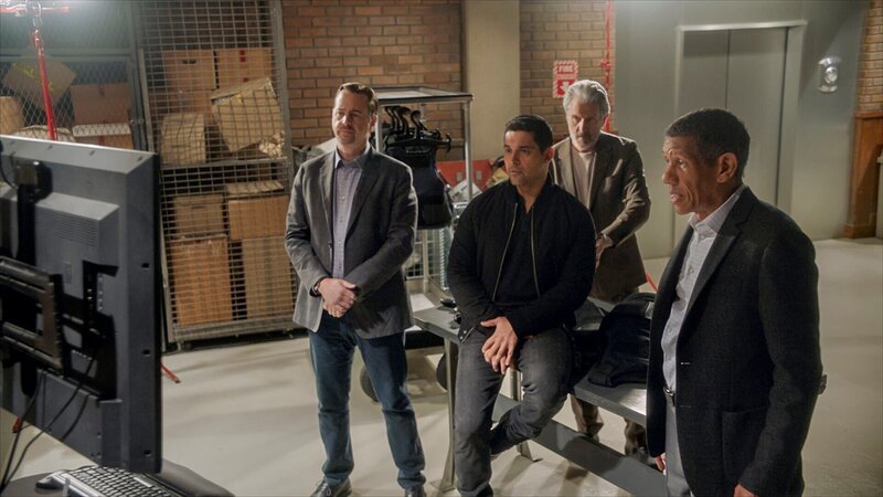 l-r: Sean Murray als Special Agent Timothy McGee, Wilmer Valderrama als Special Agent Nicholas ìNickî Torres, Gary Cole als FBI Special Agent Alden Parker, und Scott Lawrence als DEA Agent Raymond Frank. – Bild: CBS ENTERTAINMENT