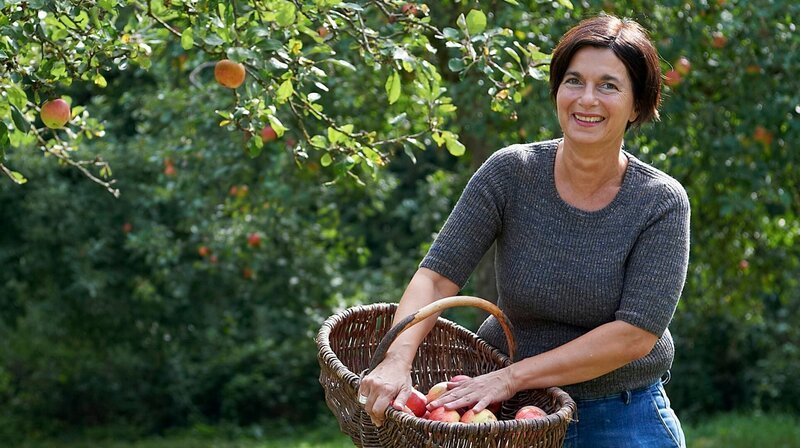 Gastgeberin Sylke Lenzen vom Süchtelner Apfelhof am Niederrhein. – Bild: WDR/​Melanie Grande