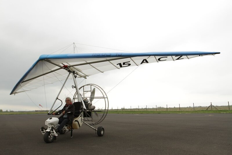 Christian Moullec /​ Pilot Takes To The Skies With Bird Flocks – Bild: Discovery Communications