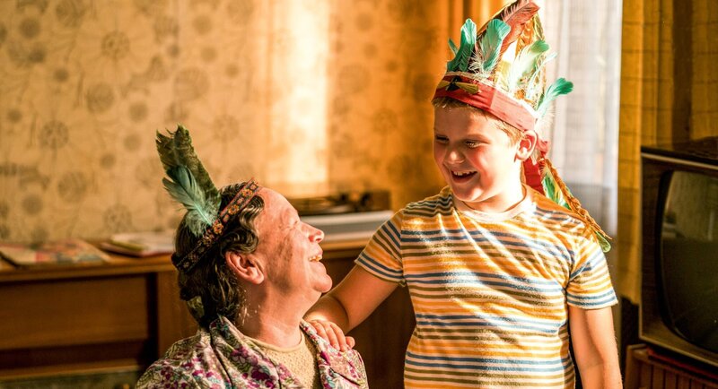 Der Junge muss an die frische Luft – Bild: UFA Fiction GmbH/​Warner Bros Entertainment GmbH /​Julia Terjung