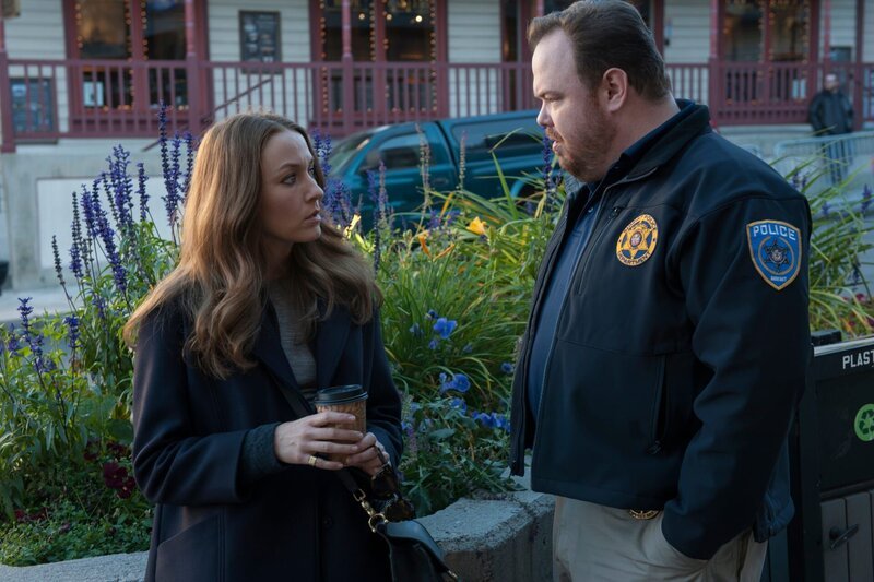 Petra Neill (Jennifer Ferrin) and Nate Henry (Devin Ratray) – Bild: Home Box Office, Inc.