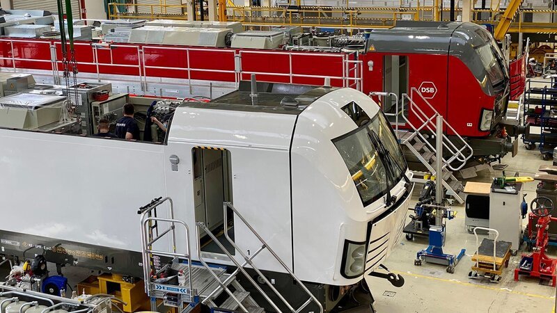 Die E-Loks sind besonders umweltverträglich, da sie weniger CO2 ausstoßen und fast komplett recyclebar sind. – Bild: WeltN24 GmbH Die E-Loks sind besonders umweltverträglich, da sie weniger CO2 ausstoßen und fast komplett recyclebar sind. – Bild: WeltN24 GmbH