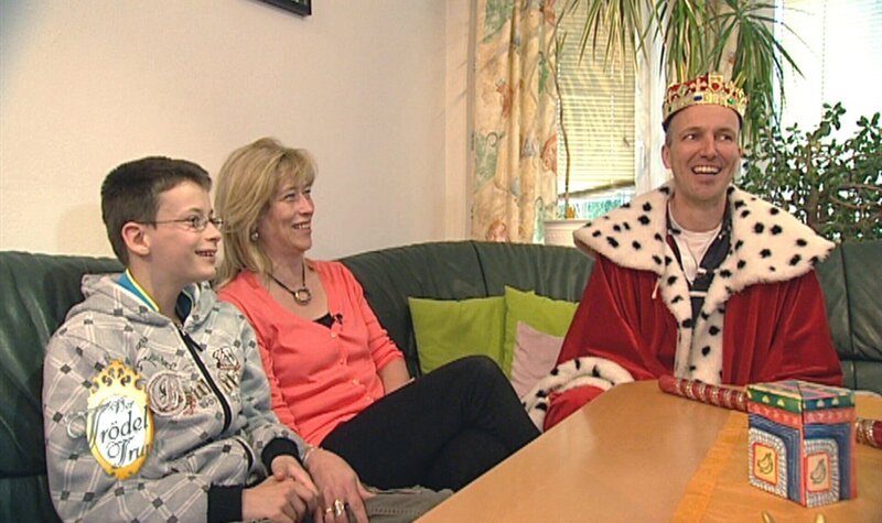 Der selbsternannte „König von Bremen“ öffnet seine Schatzkammer: Bernd (44) hat zwei Gartenhäuser mit Kostümen und Scherzartikeln vollgesammelt. Doch Freundin Kerstin und seine Kinder wollen den Platz endlich besser nutzen. Trödelprofi Sükrü Pehlivan macht sich auf in den hohen Norden, um die Schätze seiner Hoheit zu begutachten. – Bild: RTL II