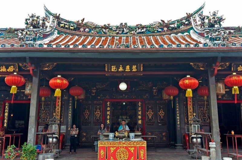 Tempel in Malakka. – Bild: BR/​Bettina Zettler