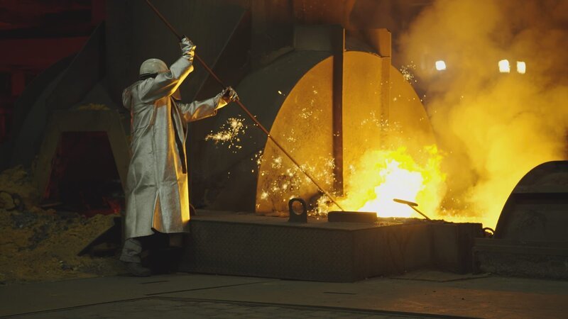 Feuer steht im Zentrum vieler wichtiger Industrien. – Bild: Story House Productions/​Arsenij Gusev