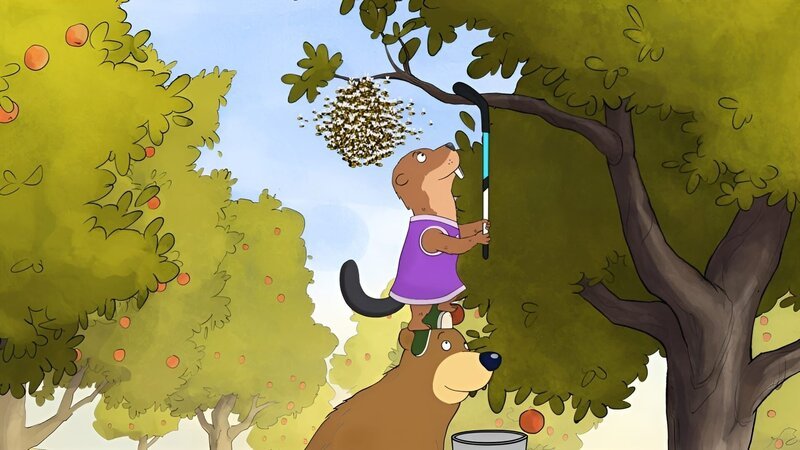 Mit dem Eishockeyschläger holt Bibi gekonnt den Schwarm Bienen vom Baum. – Bild: rbb/​MDR/​TRIKK17