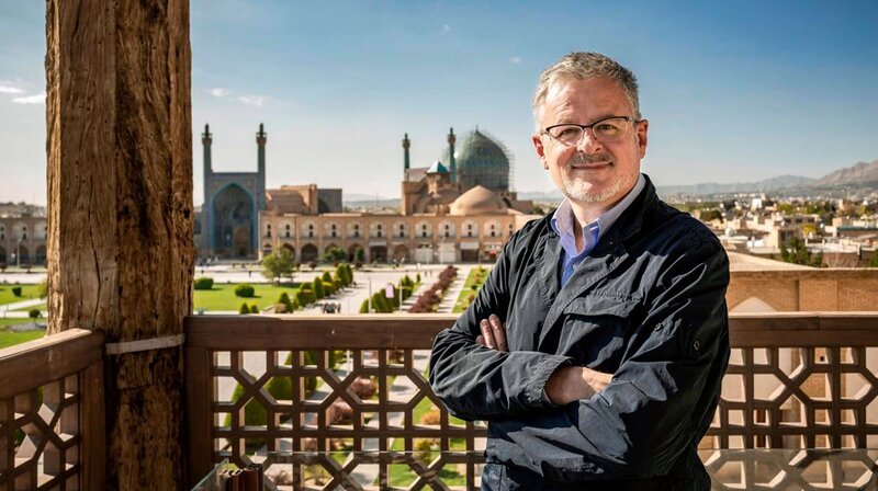 „Welten-Saga“ besucht UNESCO-Weltkulturerbestätten im Iran und in Jordanien. Die Alte Welt und der Orient sind die Wiege der Zivilisation und der Ursprung der Religionen. – Bild: phoenix/​ZDF