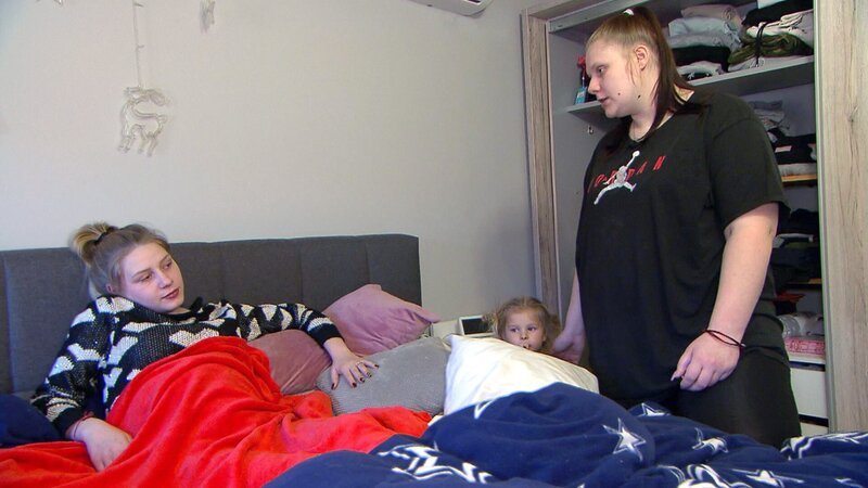 Loredana hatte frühzeitig Wehen und musste sich zuletzt an die verschriebene Bettruhe halten. Sie macht sich außerdem Sorgen um das Visum ihres Freunds Servet.. (Foto, re.: Lavinia) – Bild: RTLZWEI