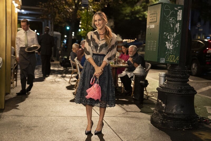 Carrie Bradshaw (Sarah Jessica Parker) – Bild: RTL /​ ©2021 WarnerMedia Direct