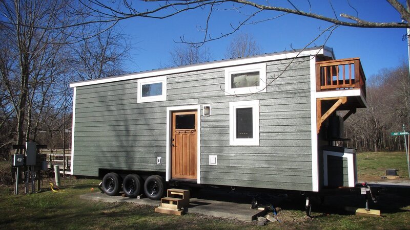 Rafael und Kristi wollen ein Tiny House bauen. Aber was für eins? Da scheiden sich die Geister. – Bild: HGTV