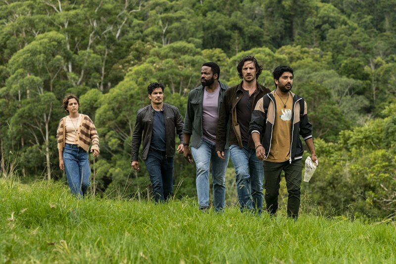 Pictured: (l-r) Asmara Feik as Petra, Nicholas Gonzalez as Levi, Chiké Okonkwo as Ty, Eoin Macken as Gavin, Rohan Mirchandaney as Scott – Bild: Mark Taylor/​NBC