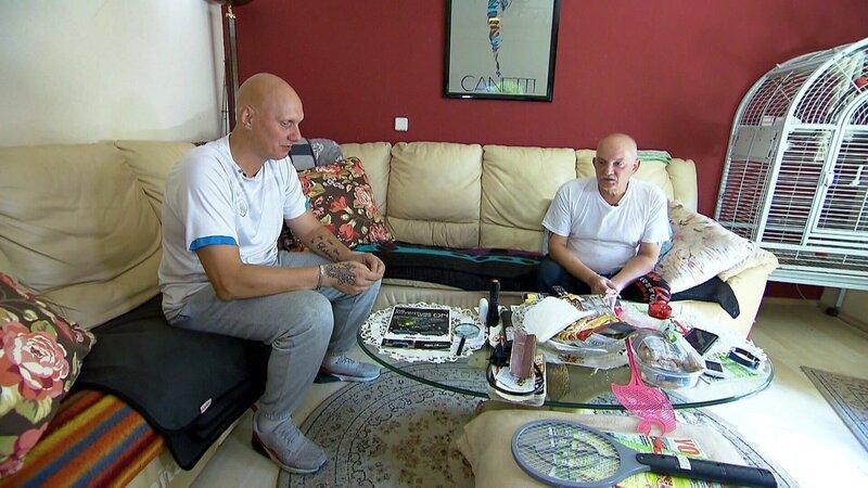 Elvis (48) ist täglich bei seinem Kumpel Cookie zu Besuch. – Bild: RTLZWEI