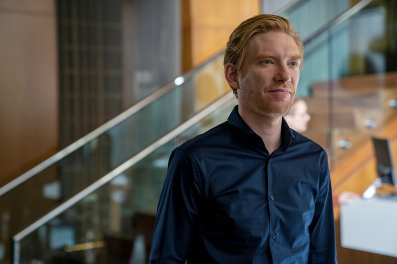 Billy Johnson (Domhnall Gleeson) – Bild: Die Verwendung ist nur bei redak /​ HBO /​ © Home Box Office, Inc. All rights reserved. HBO® and all related programs are the property of Home Box Office, Inc