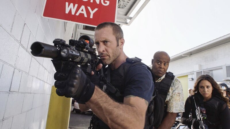 McGarrett (Alex O’Loughlin) versammelt sämtliche Kriminelle der Insel, um seinen aktuellen Fall zu lösen … – Bild: 2017 CBS Broadcasting Inc. All Rights Reserved
