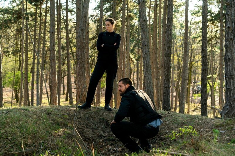 (L-R): Heida Reed als Special Agent Jamie Kellett und Luke Kleintank als Special Agent Scott Forrester. – Bild: Katalin Vermes /​ Paramount