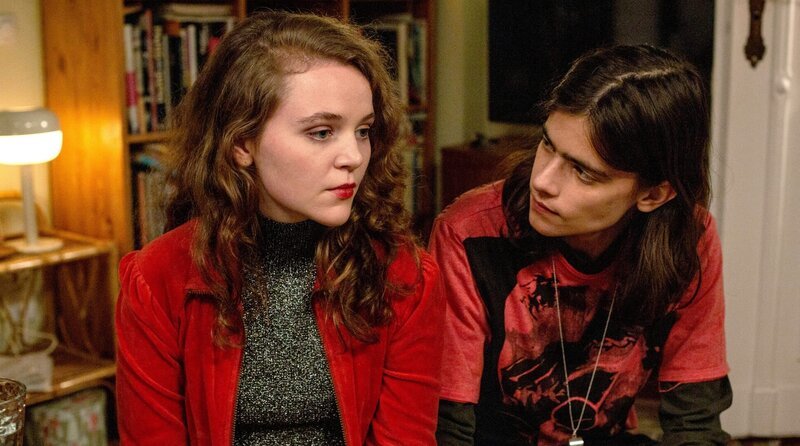 Mascha (Alice Prosser, li.) hat ein Geheimnis vor Reiko (Levi Strasser, re.). – Bild: ARD Degeto Film/Richard Kranzin Mascha (Alice Prosser, li.) hat ein Geheimnis vor Reiko (Levi Strasser, re.). – Bild: ARD Degeto Film/Richard Kranzin