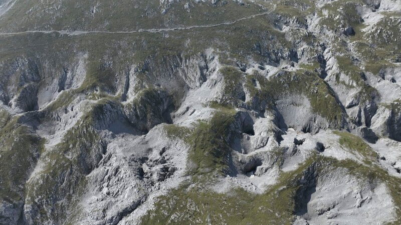 Drohnenaufnahme vom Hochschwabplateau – Bild: ServusTV /​ Michael Gügerl /​ Terra Mater Studios