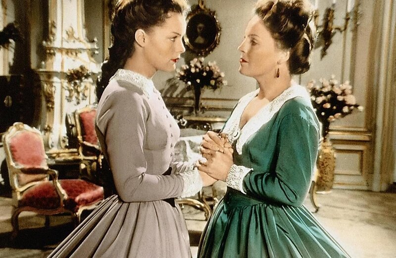 L-R: Empress Elisabeth of Austria /​ Sissi (Romy Schneider), Duchess Ludovika of Bavaria (Magda Schneider) – Bild: Das Vierte