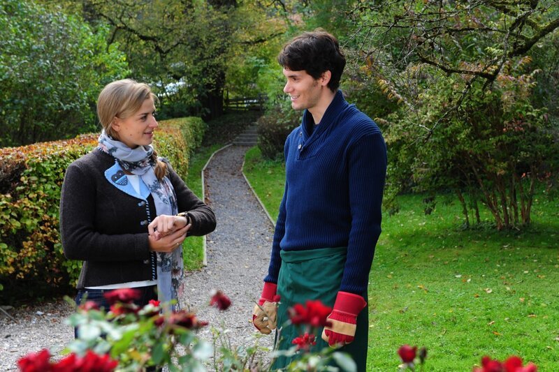 Theresa (Ines Lutz, l.); Peter (Daniel Fünffrock, r.) – Bild: ARD /​ Ann Paur
