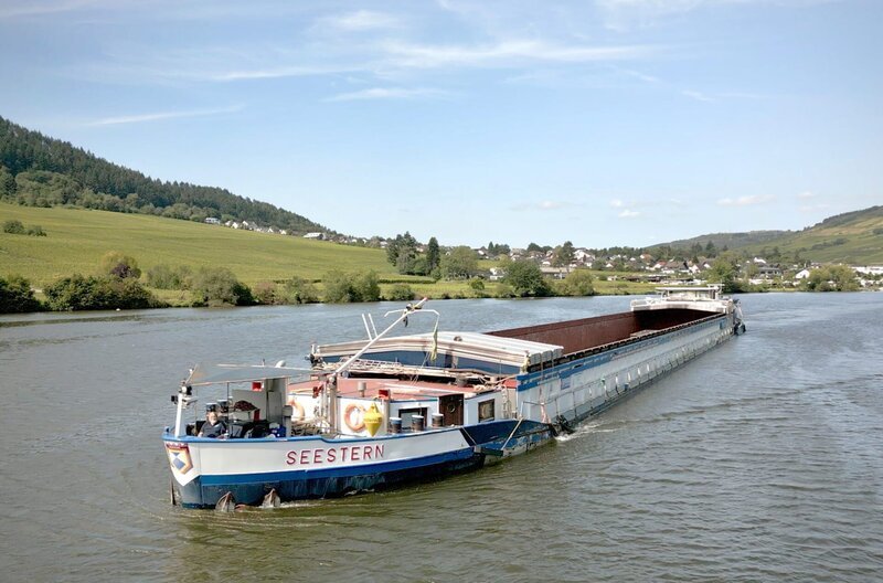 Leben auf dem Wasser: Die MS Seestern auf der Mosel. – Bild: SWR/​Mirko Schernickau