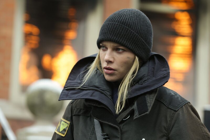 Lauren German als Leslie Shay – Bild: NBCUniversal Media, LLC