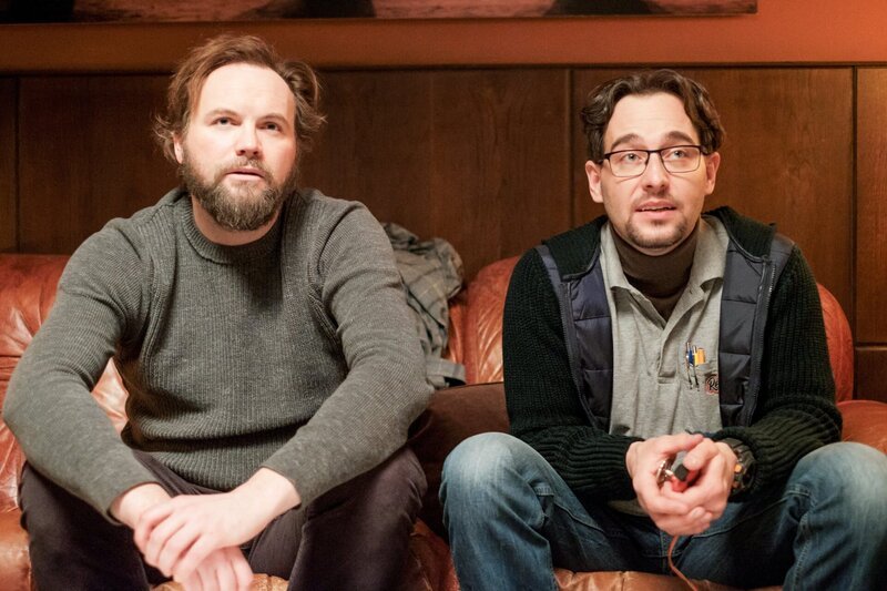 Von links: Gerold Plassek (Thomas Stipsits) und Sammy (Clemens Berndorff). – Bild: ORF