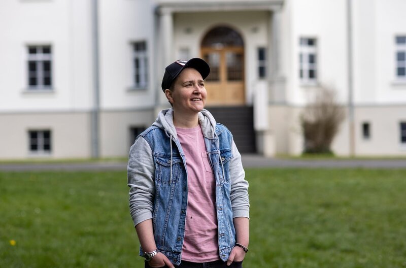 Alexandra Jobst leidet unter Zwängen. – Bild: HR/​Timeline