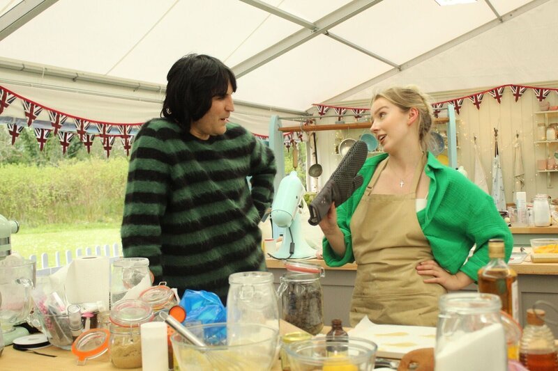 Noel Fielding und Rebs. – Bild: Love Productions MMXXII /​ Jake Stoodley